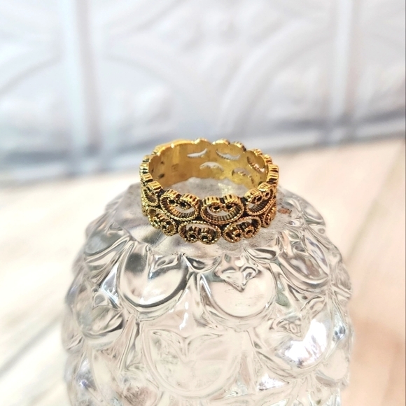💍super Cute Stackable Gold Toned Ring - Size 9 - Picture 2 of 4
